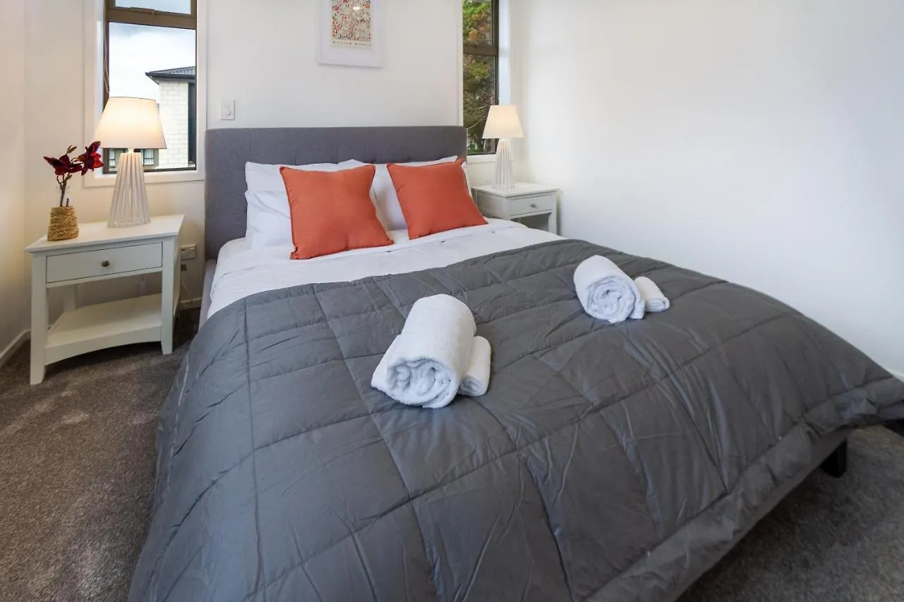 شقة كريستتشيرش  في Hear The Wind In The Trees - 2 Bed 1 Bath 1 Garage 0*,